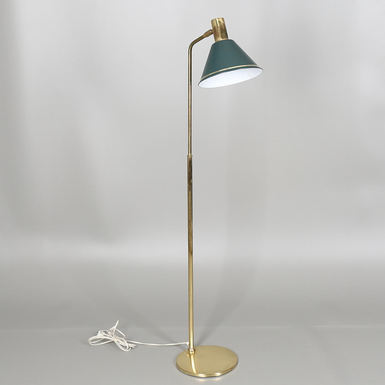 GOLVLAMPA i mässing och plåt, ÖIA, Örsjö.