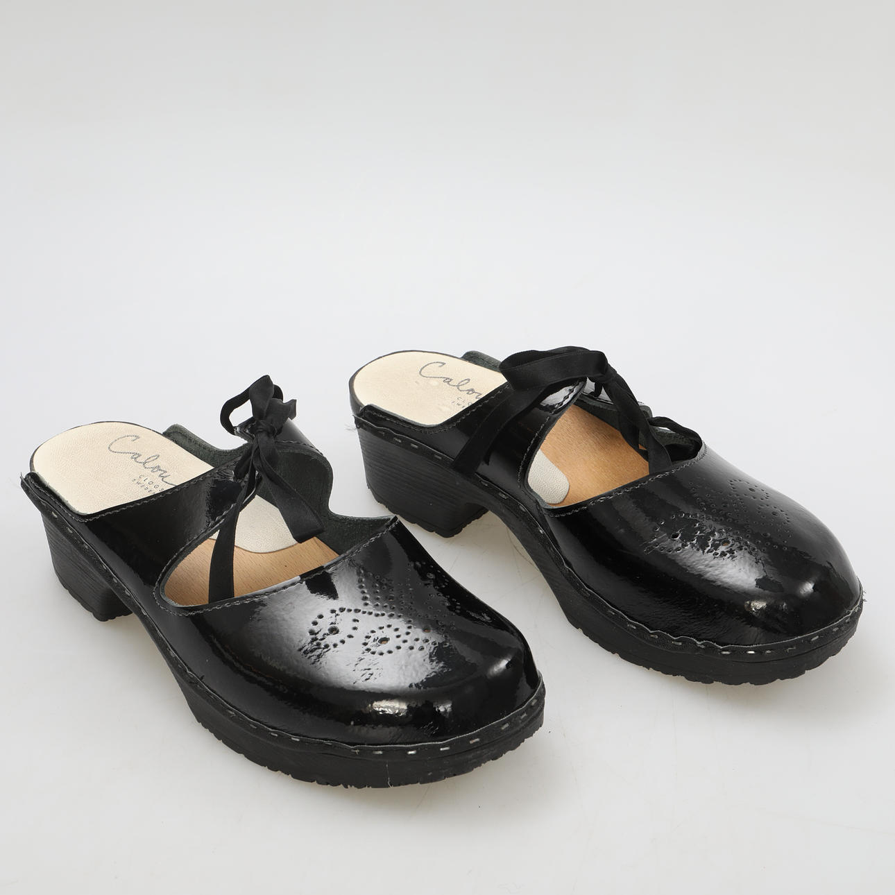 SKOR, träskor, Calou, läder, lack, trä, stl 40, svarta.