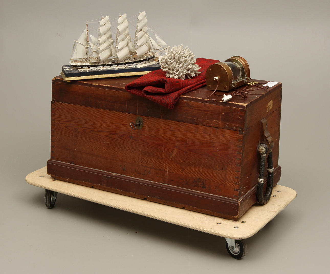 SJÖMANSKISTA, 1800-tal, FARTYGSMODELL m.m.