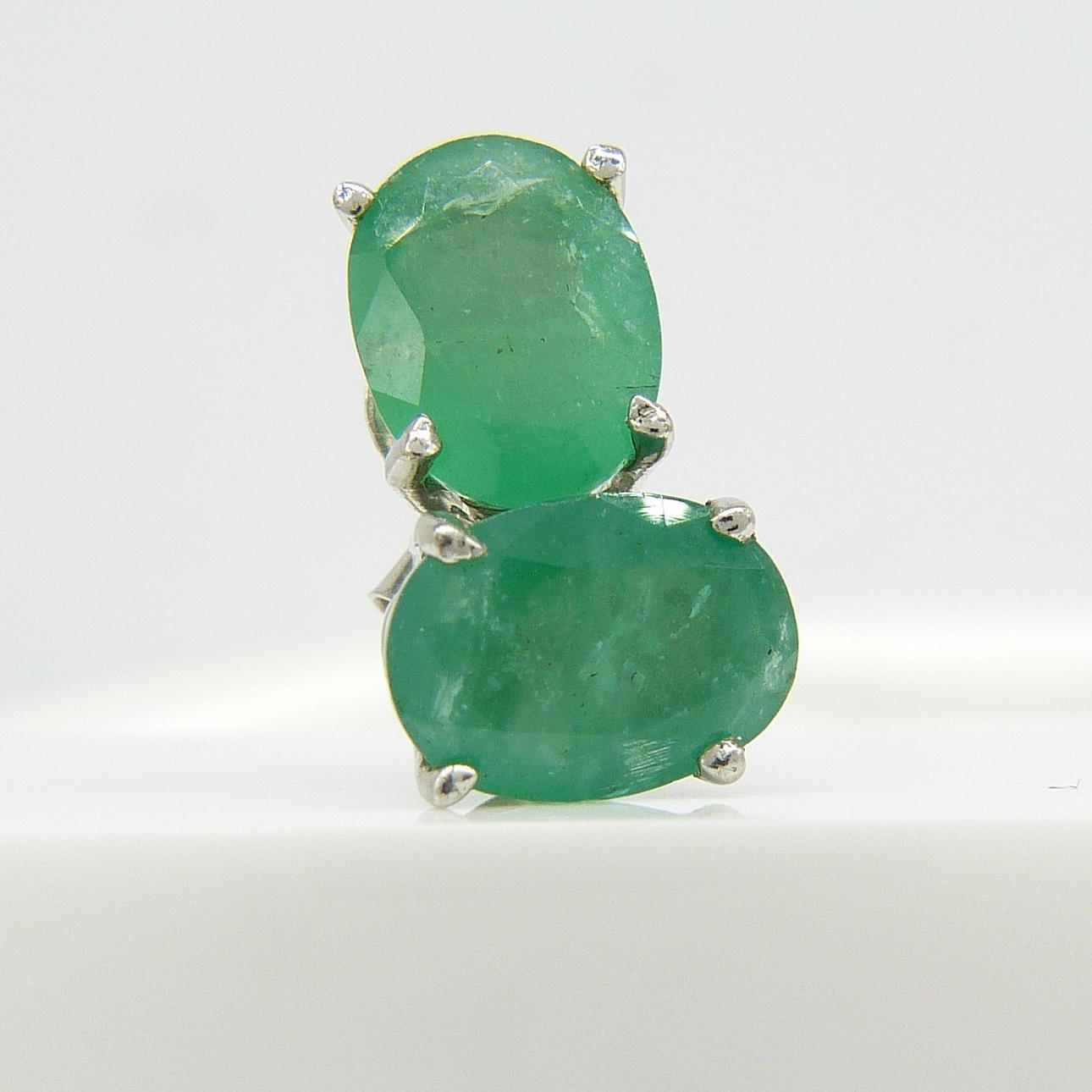 SMARAGD ÄDELSTEN ÖRA DUBBAR.