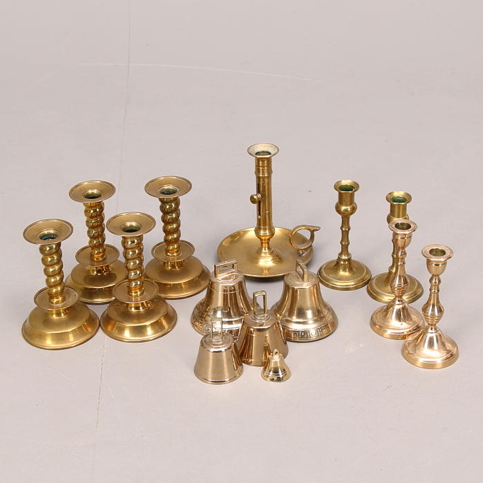 LJUSSTAKAR och KLOCKOR i mässing/malm, 14 st.