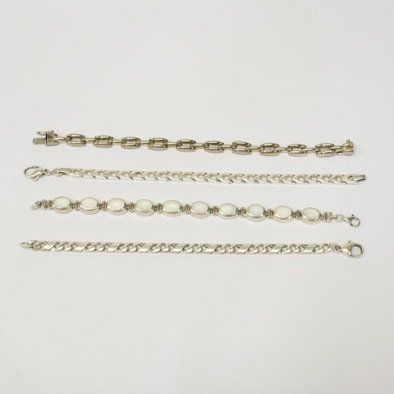 CUATRO PULSERAS PLATA.