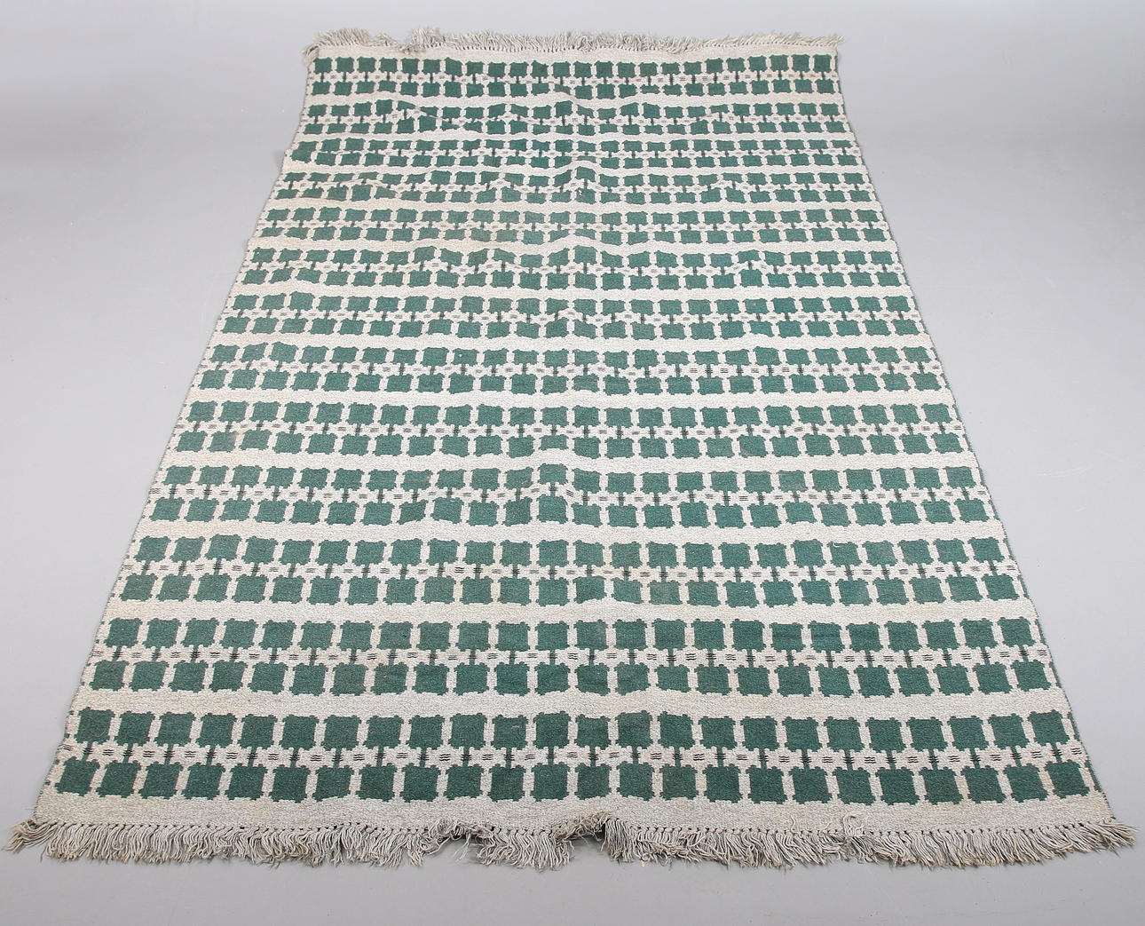 OIDENTIFERAD FORMGIVARE. Matta, röllakan / ull, dubbelsidig. 1950/60-tal. 290 x 185 cm.