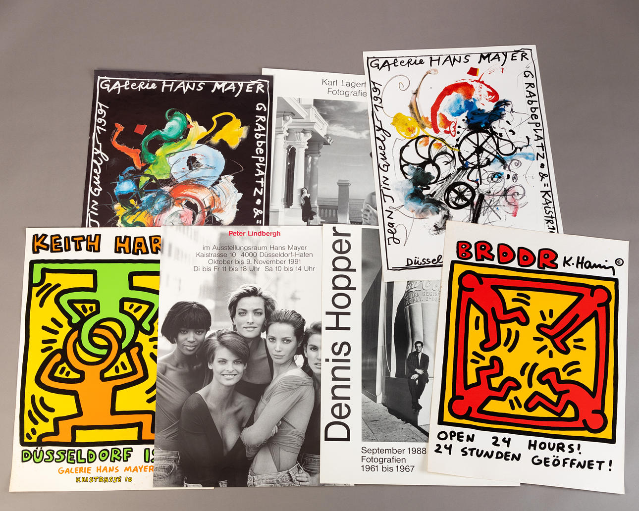 7 hojas de carteles de exposiciones.