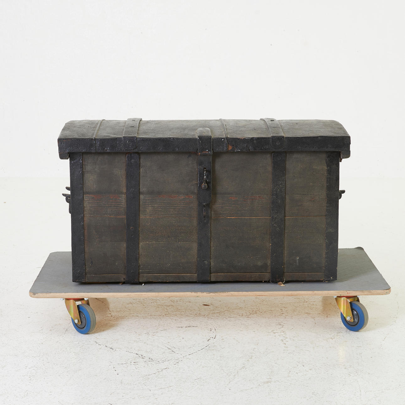 COFFIN, 19th century, wrought iron, painted.