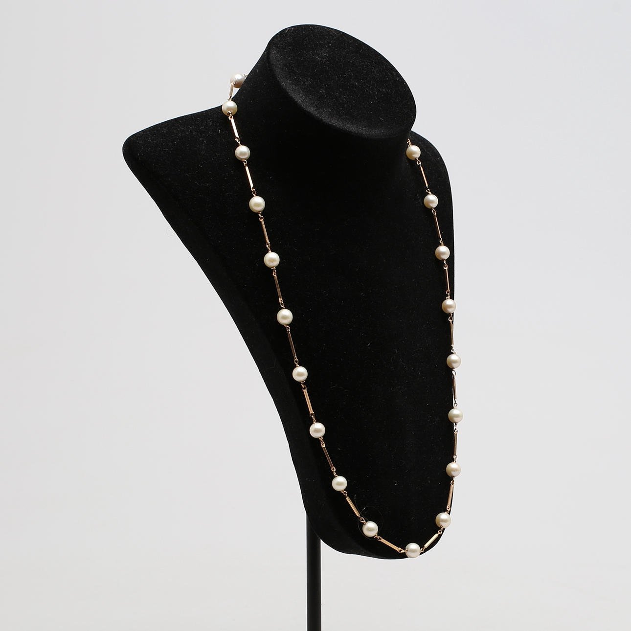 HALSBAND i 18 karat gulguld, odlade pärlor och stavar i guld.