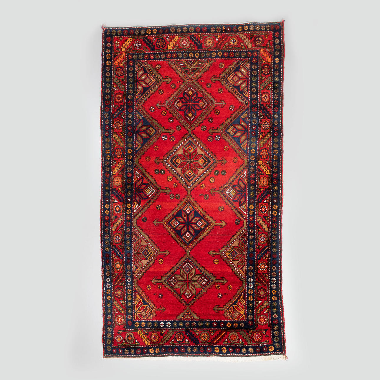 MATTA, Koliai, 235 x 130 cm.