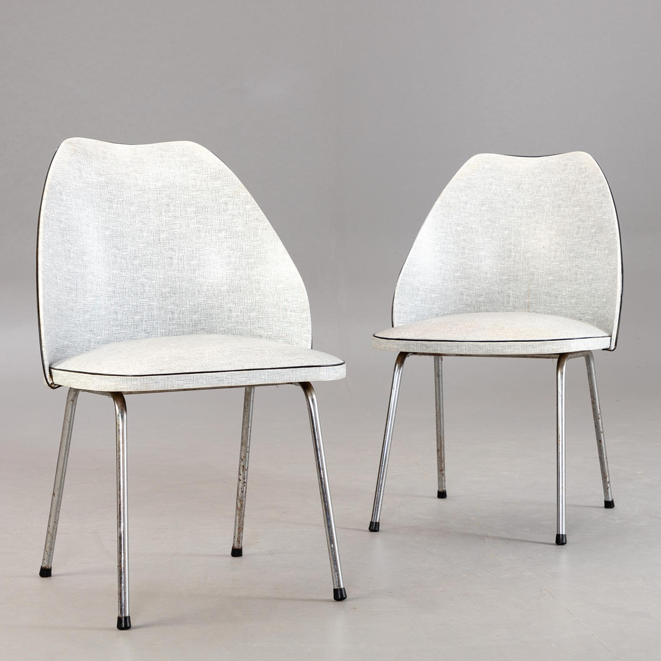 2 shell chairs, 1950s. Furniture - Armchairs & Chairs - Auctionet