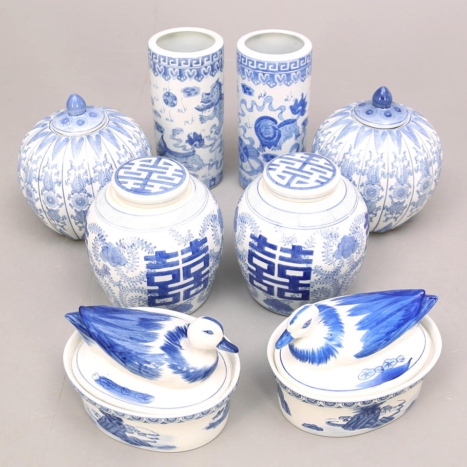 KERAMIKFÖREMÅL 8 st, Kina, lockurnor, vaser, terriner.