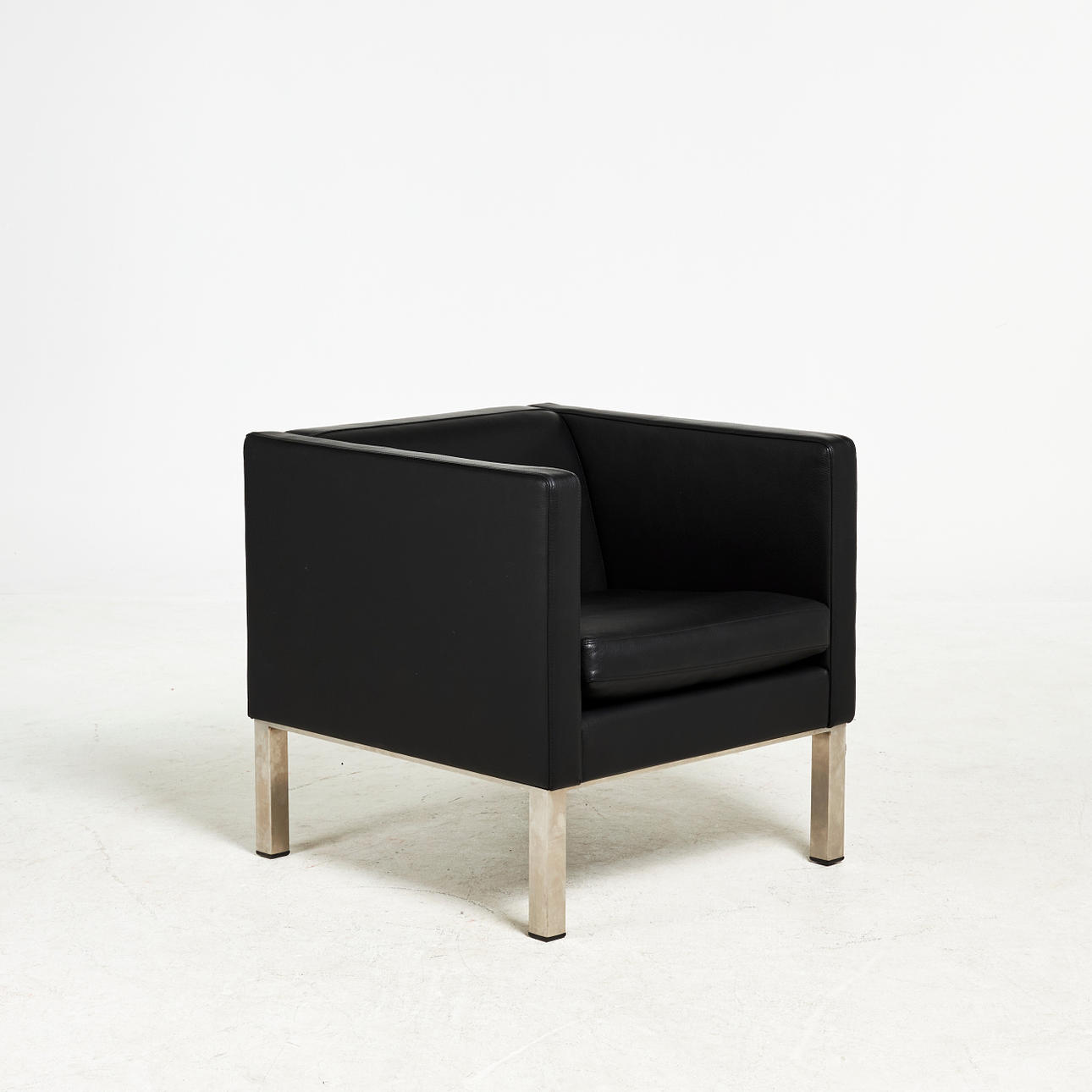 ERIK JØRGENSEN. Lænestol EJ-50, læderindtræk.