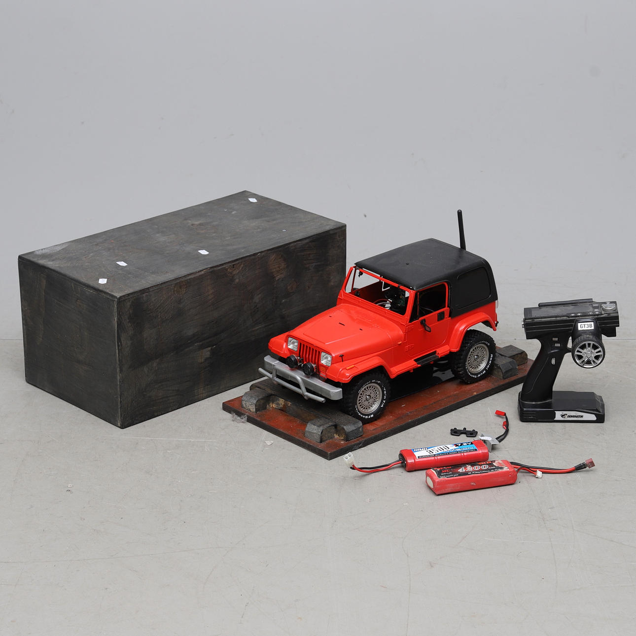 RADIOSTYRD BIL, Jeep.