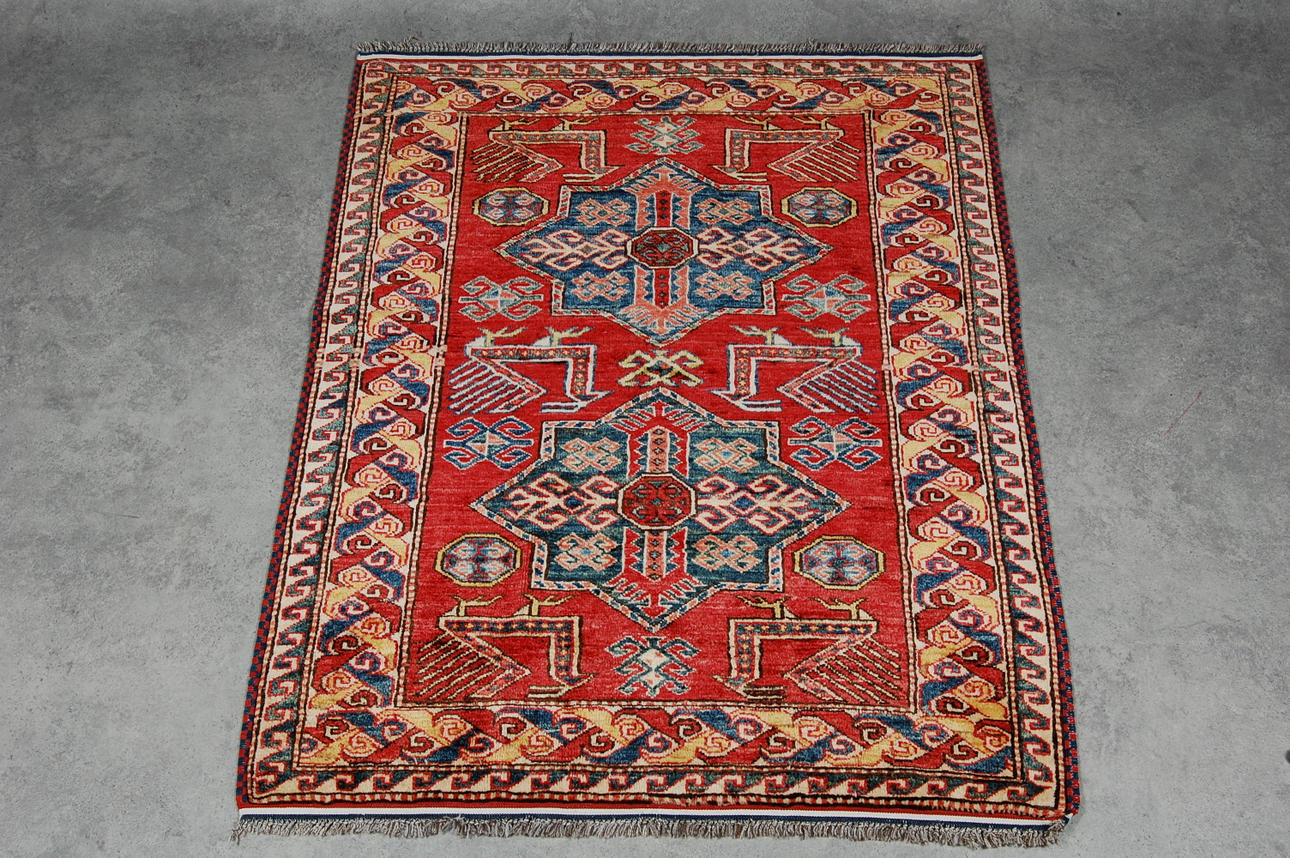 MATTA, Turkmensk med Kazakdesign, 130 x 111 cm.