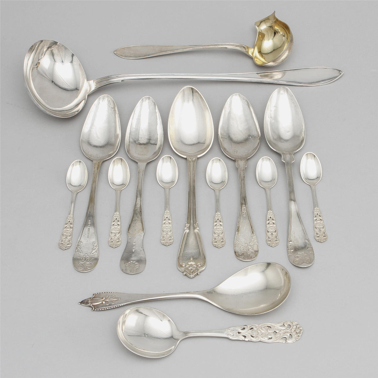 SKEDAR, silver, 18/1900-tal, ca 580 gram.