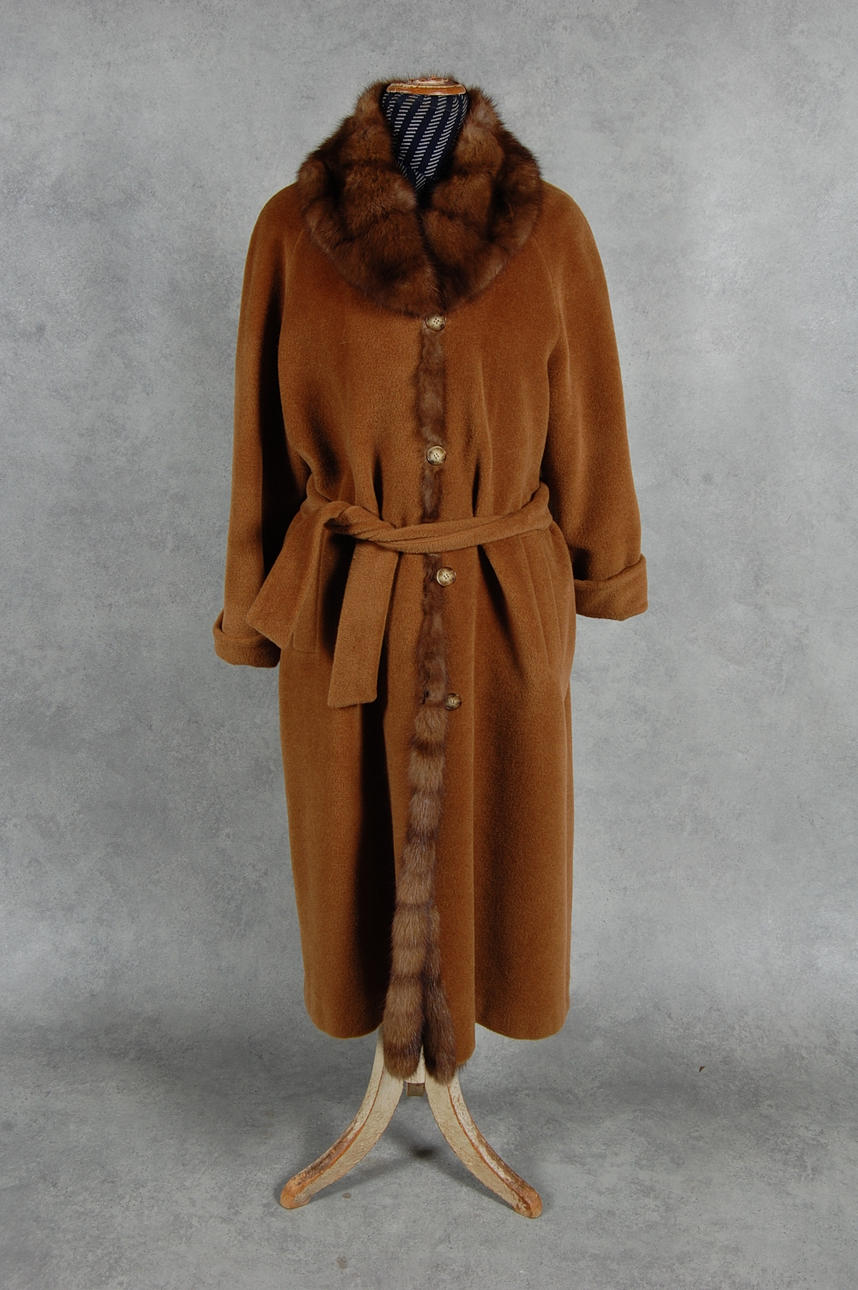 KAPPA , Berit Katarina Mohr, ull, cashemere, kantad med sobelskinn.