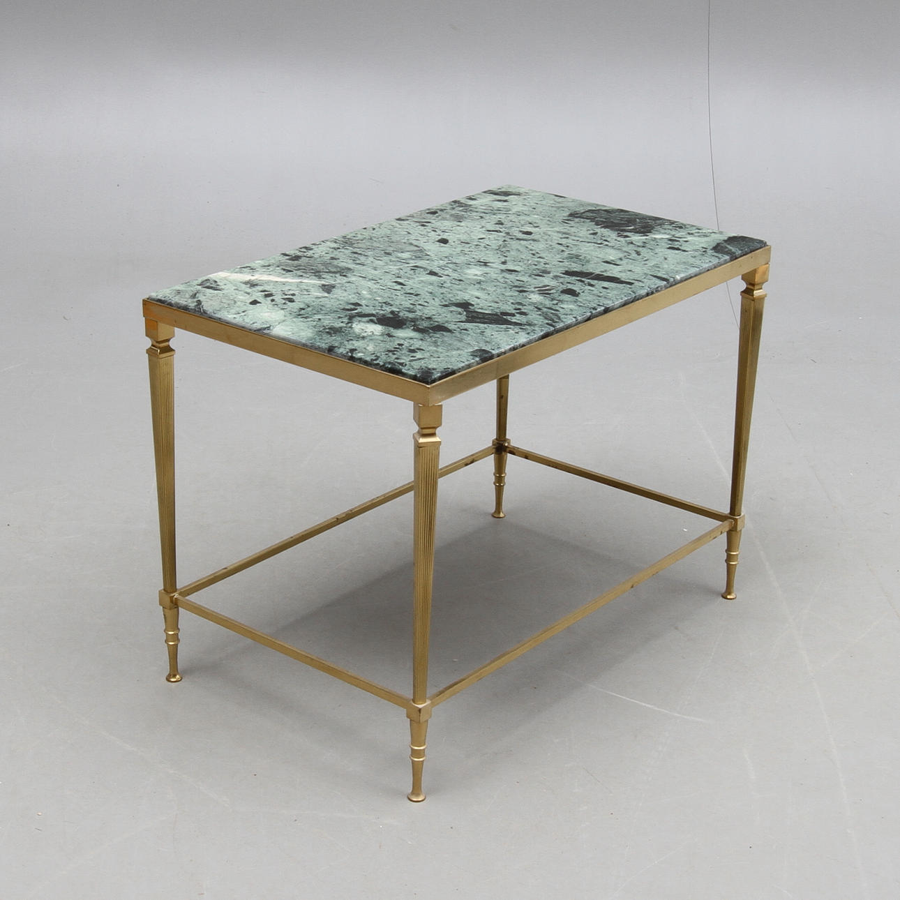 LAMPBORD, stenskiva med metallunderrede, 1900-talets andra hälft.