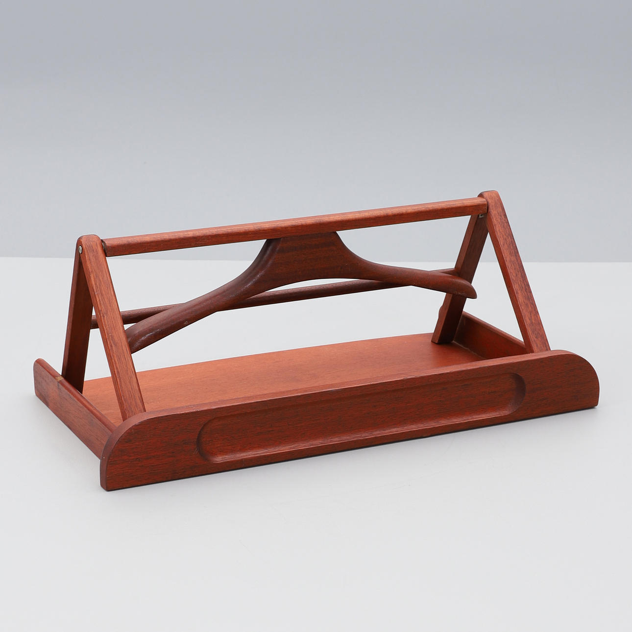 BEGLEITER/KLEIDERBÜGEL FÜR HERREN, Per Granebo AB.