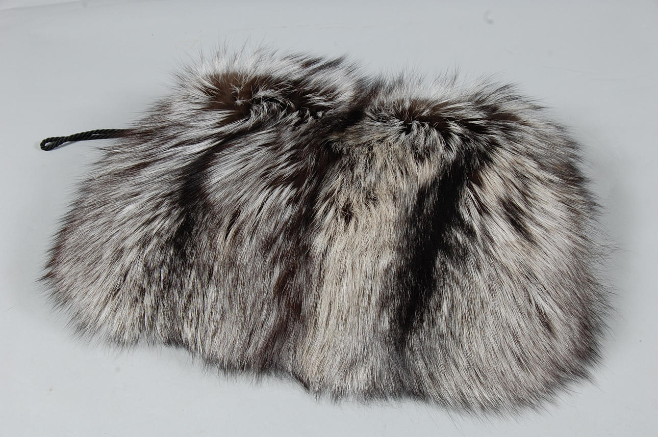 MUFF, med ficka, silverräv, nyskick.