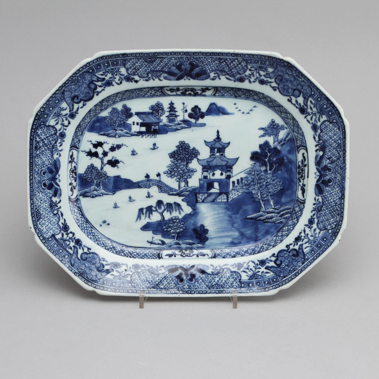 STEKFAT, porslin, Kina, 1700-tal.