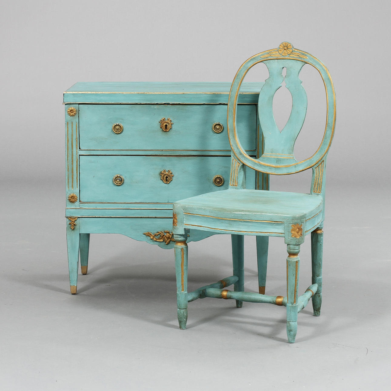 HALLMÖBEL, stol och byrå, gustaviansk/gustaviansk stil 18/1900-tal.