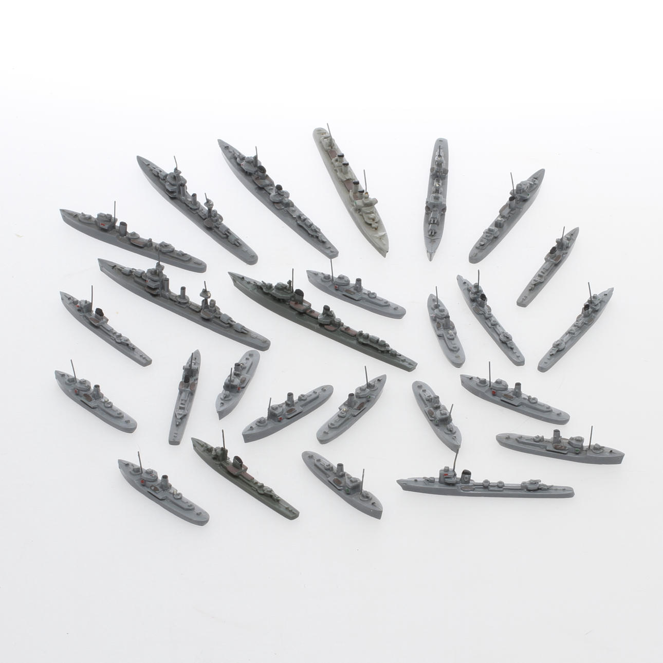 MODELLBÅTAR WIKING cirka 25 stycken krigsfartyg i plast.