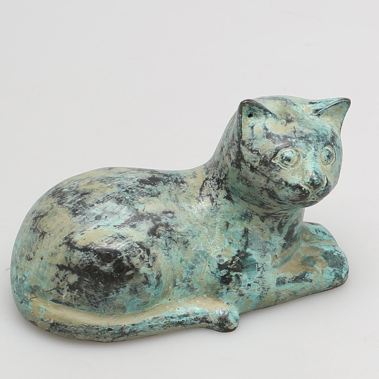 OKÄND KONSTNÄR. Katt i grönpatinerad brons, osignerad.