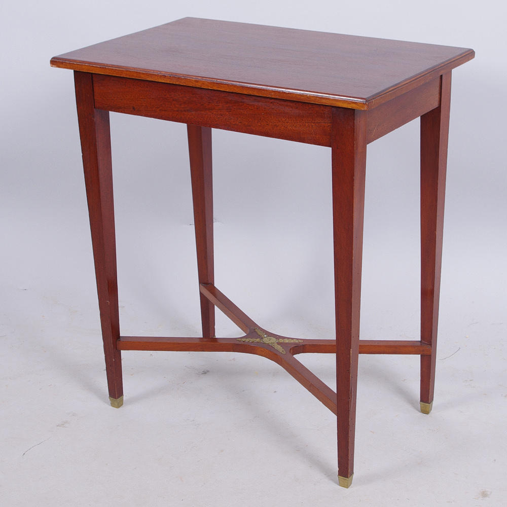 SALONGSBORD, mahogny med bronser, empirestil.