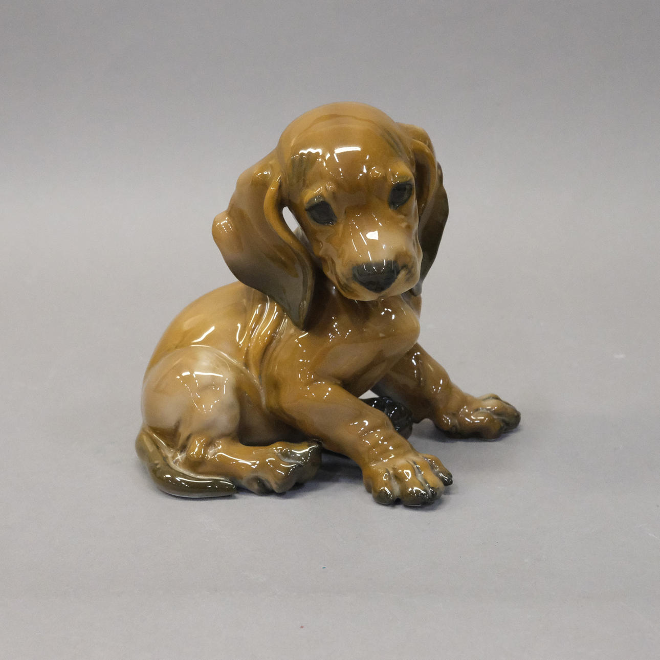 FIGURA, "CACHORRO Teckel", THEODOR KÄRNER PARA ROSENTHAL.
