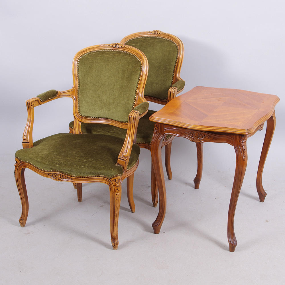 BORD SAMT 1 PAR KARMSTOLAR, rokokostil, 1900-tal.