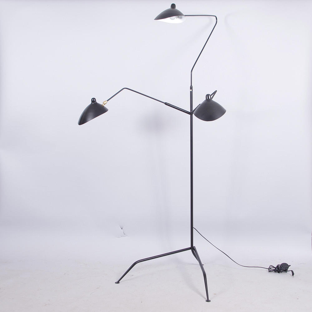 GOLVLAMPA, 3-armad, svartlackerad metall och mässing.