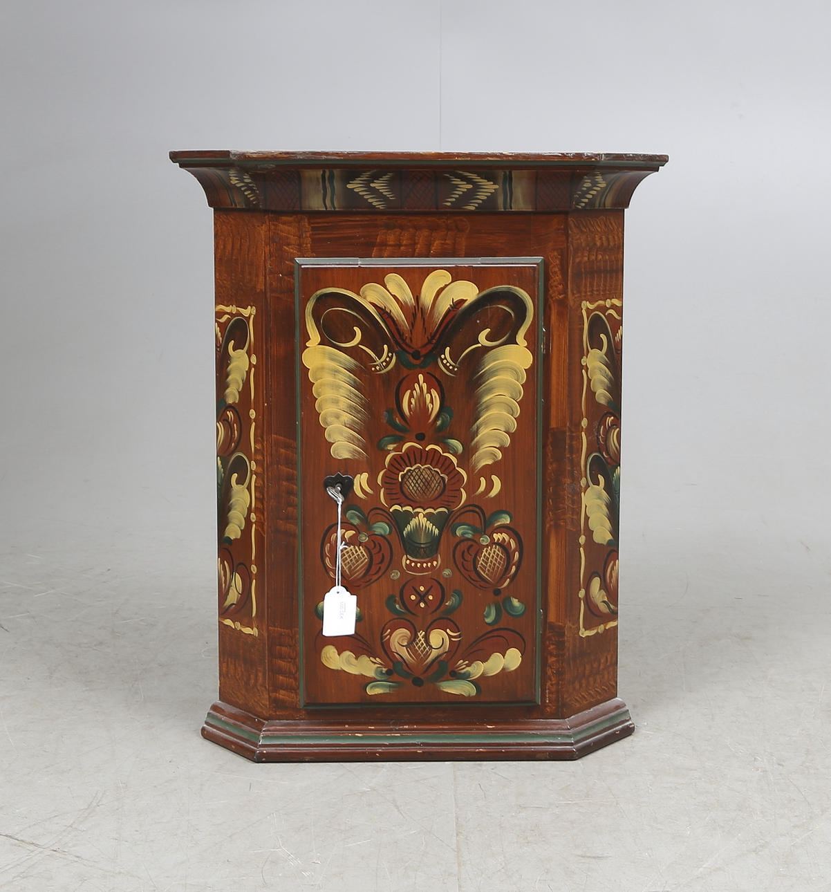 HÄNGSKÅP, hörnmodell, 1900-tal.