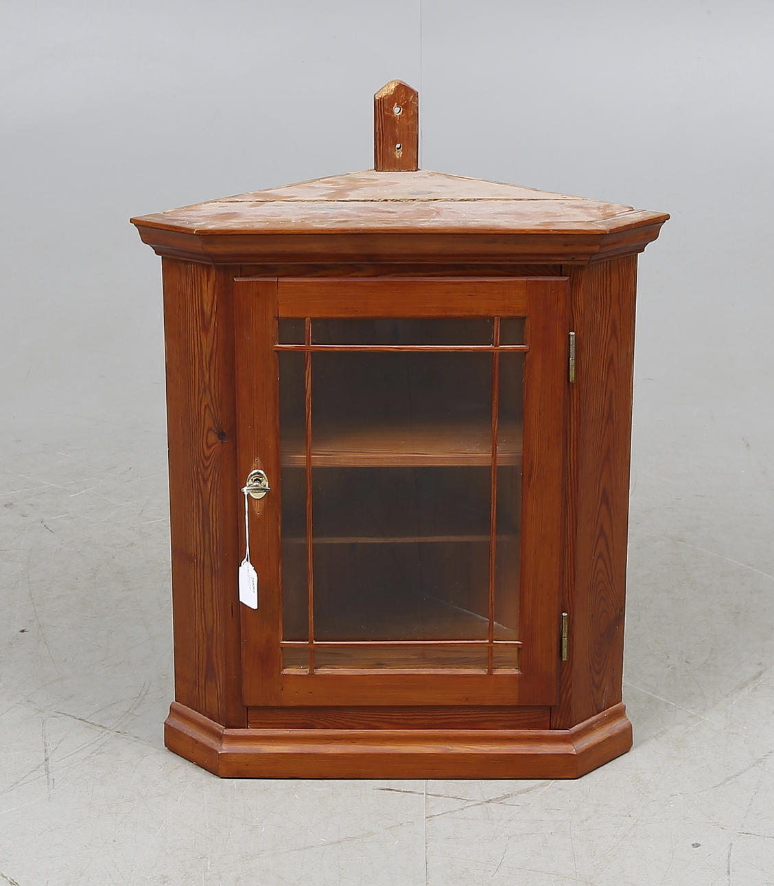 VÄGGHÖRNSKÅP, 1900-tal.