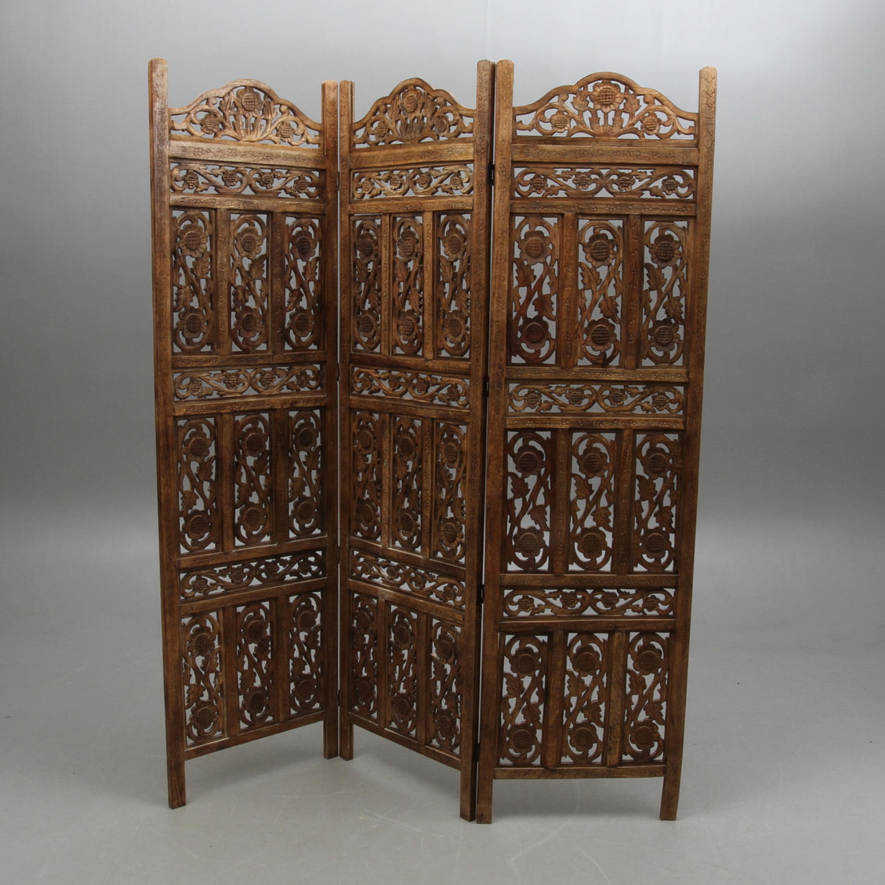 VIKSKÄRM, trä, orientalisk, 2000-tal.