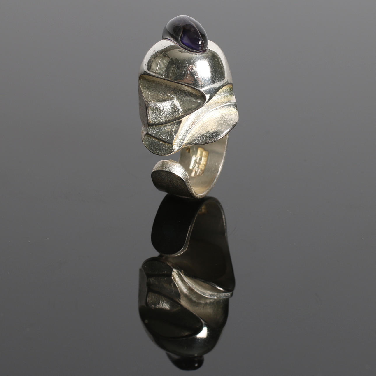 RING, 925 sterling silver samt akryl, "Jarra´s Helmet", BJÖRN WECKSTRÖM, Lapponia, Finland. ca 1974. Totalvikt 29 gram.