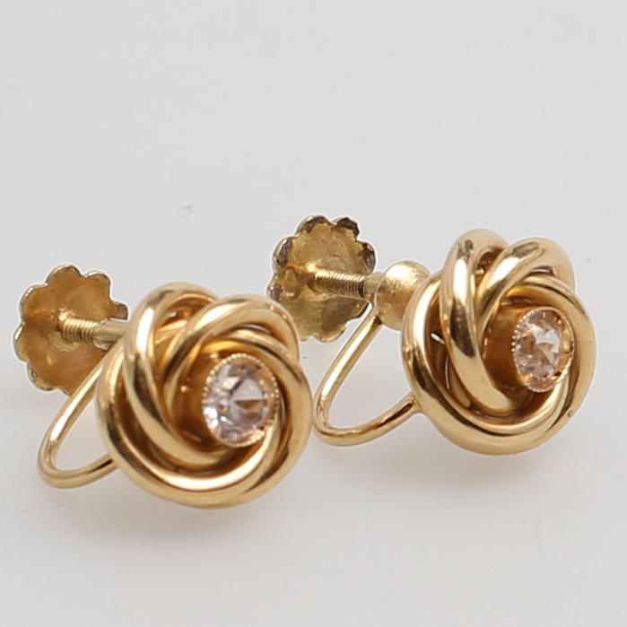 ÖRHÄNGEN i 18 karat gulguld, dekor av knut med sten, Juvel-Ateljen Malina.