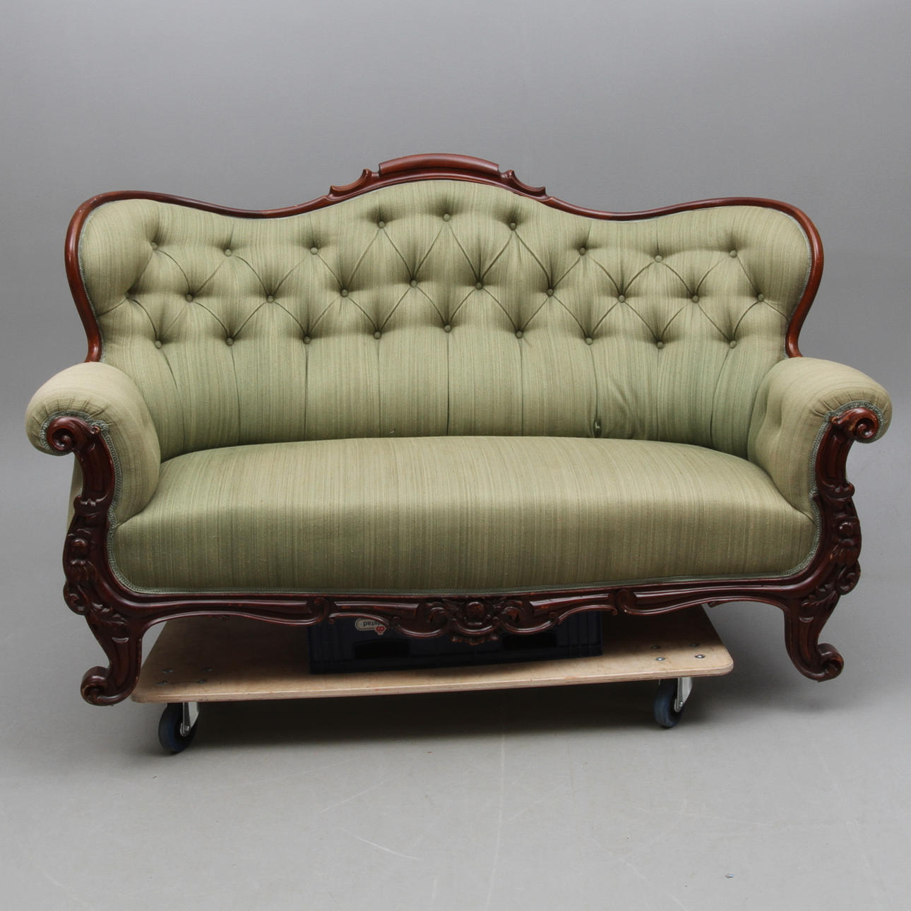 SOFFA, nyrokoko, 1900-talets första hälft.