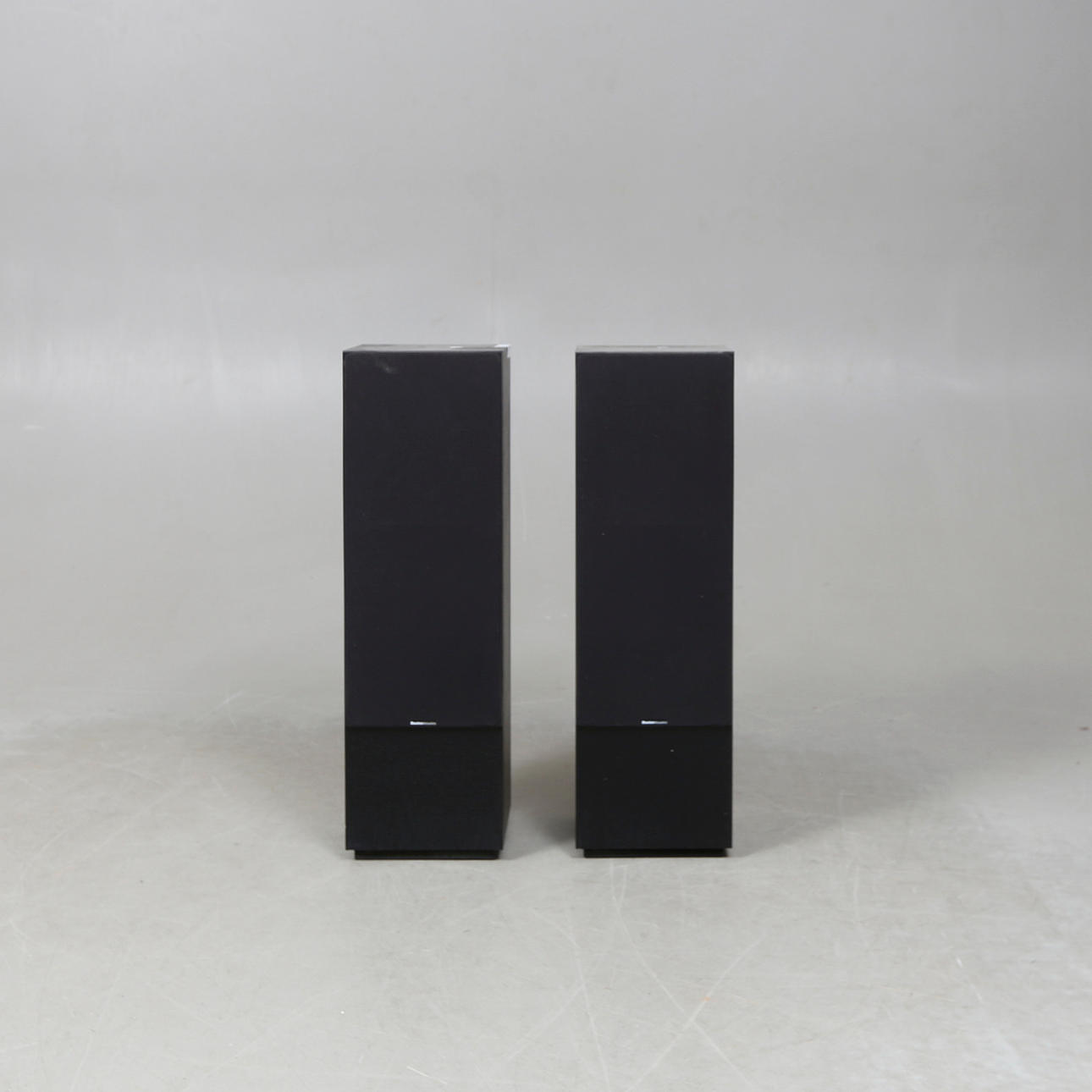 SPEAKER, a pair. Boston Acoustics T830, USA.