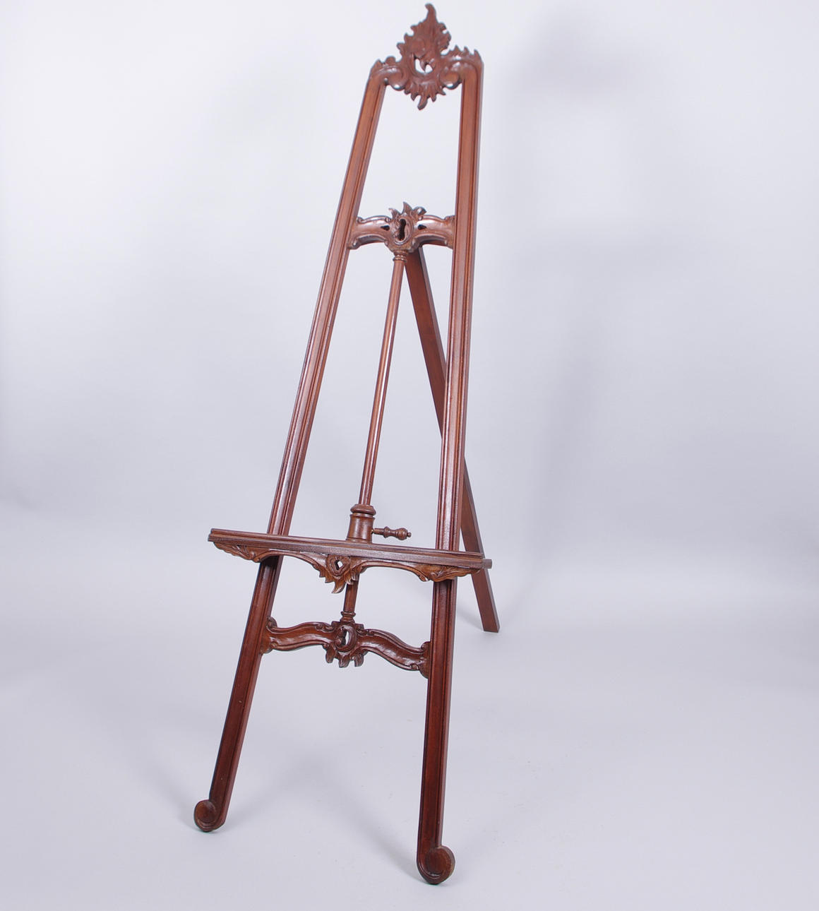 STAFFLI, mahognybetsat trä, rokokostil, samtida.