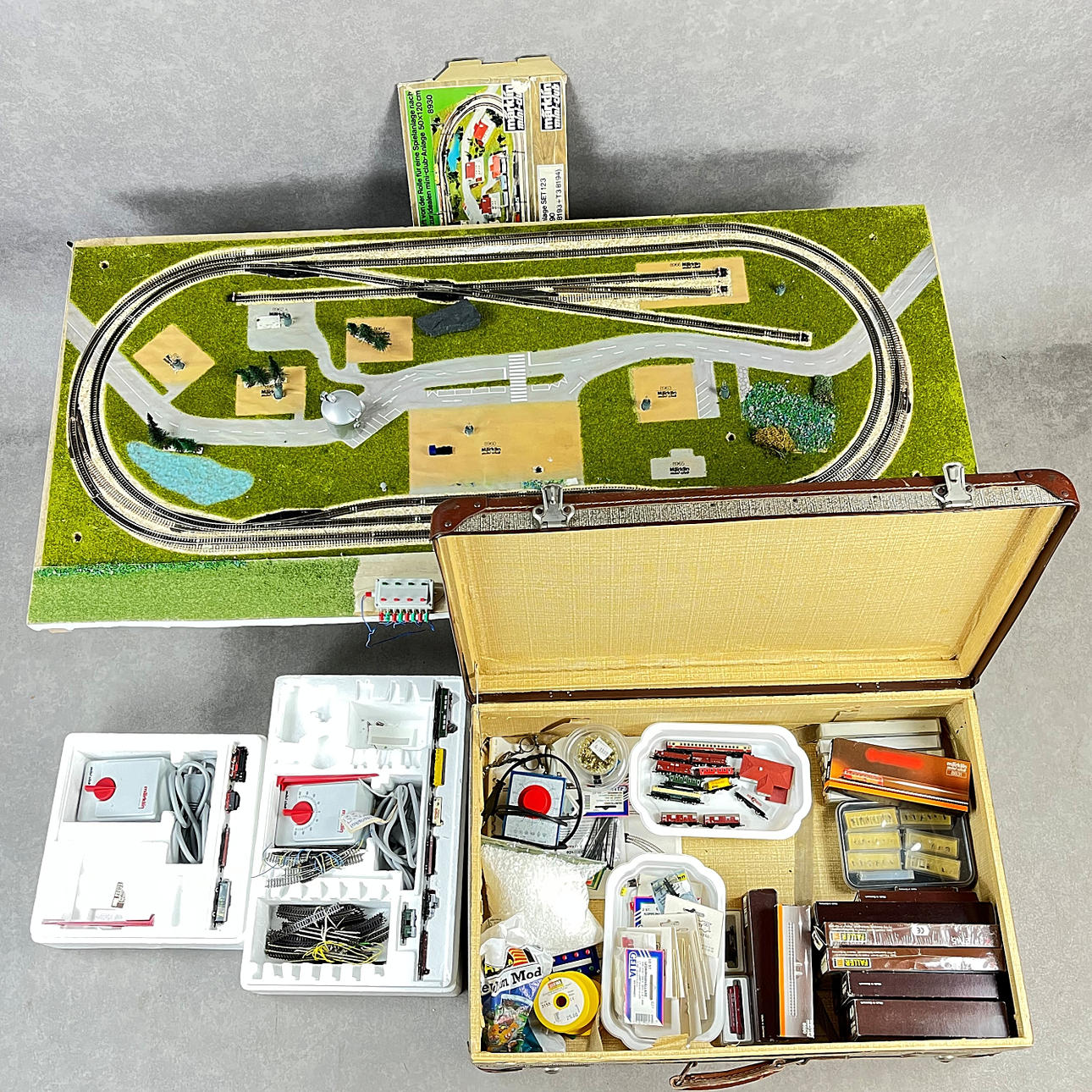 MÄRKLIN, MINI-CLUB, 34 pcs. locomotives and wagons, flat train set