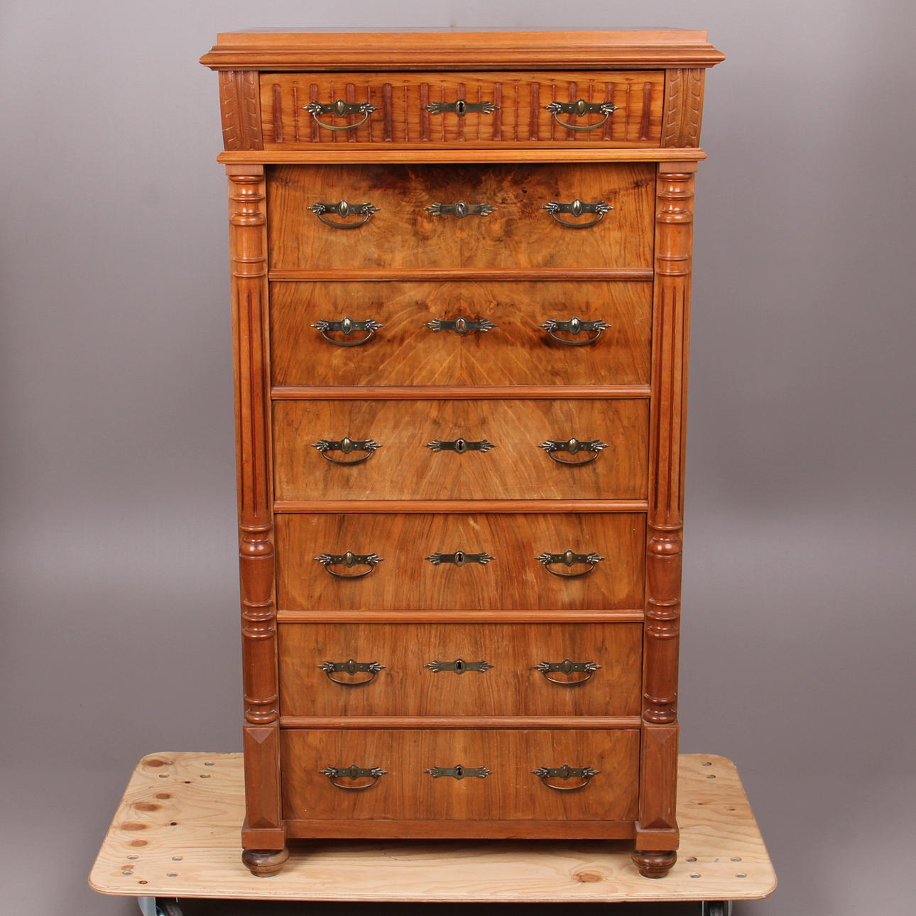 CHIFFONJE, nyrenässans, K.L Borgs möbelaffär, Nyköping.