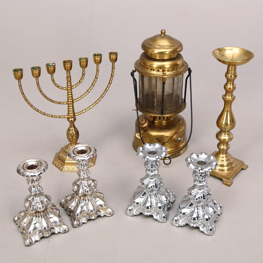 BELYSNINGSFÖREMÅL, 2 par ljusstakar, barockstil, 7-armad kandelaber, stormlykta, blockljusstake.