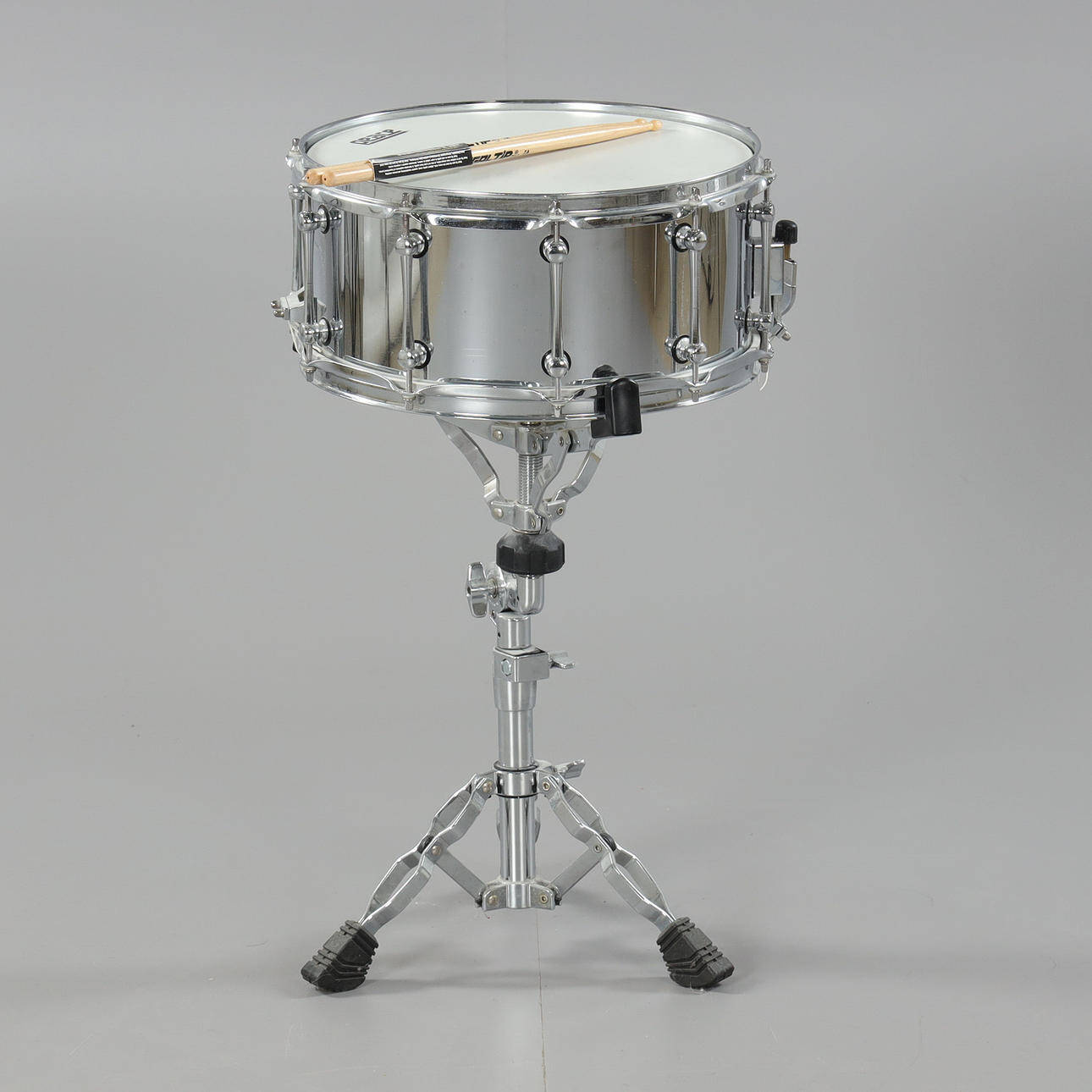 SNAP DRUM, Paz, en el stand.