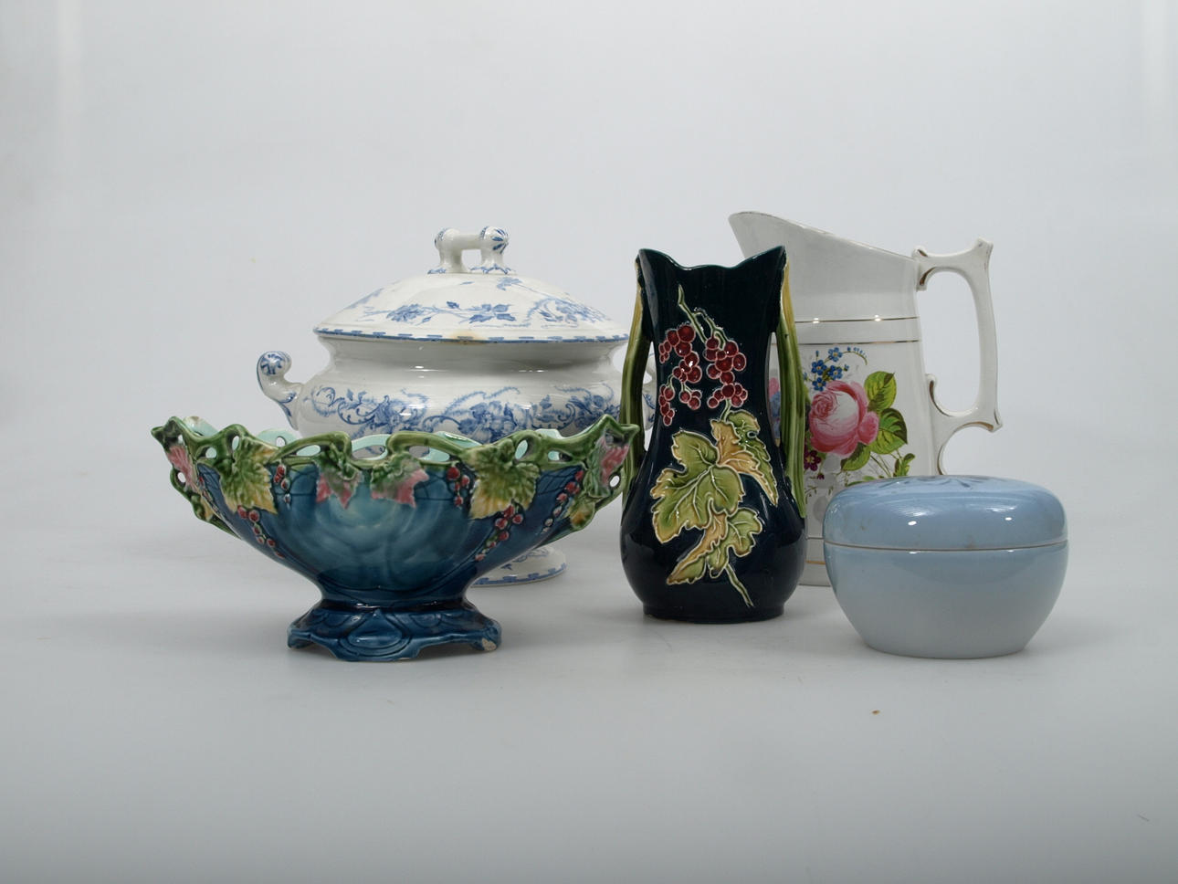 PARTI PORSLINSFÖREMÅL, 5 delar, bland annat Rörstrand.