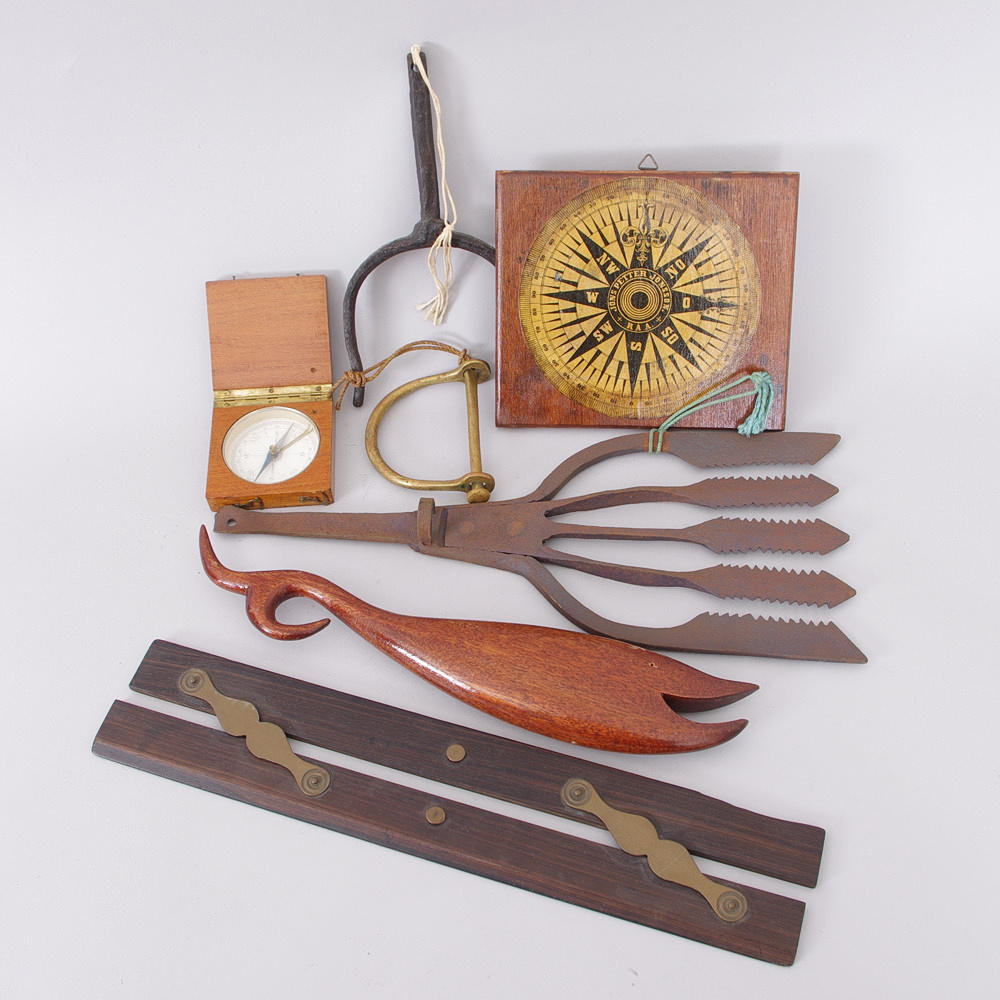 NAUTISKA TILLBEHÖR, bl.a. ljuster och årtull.