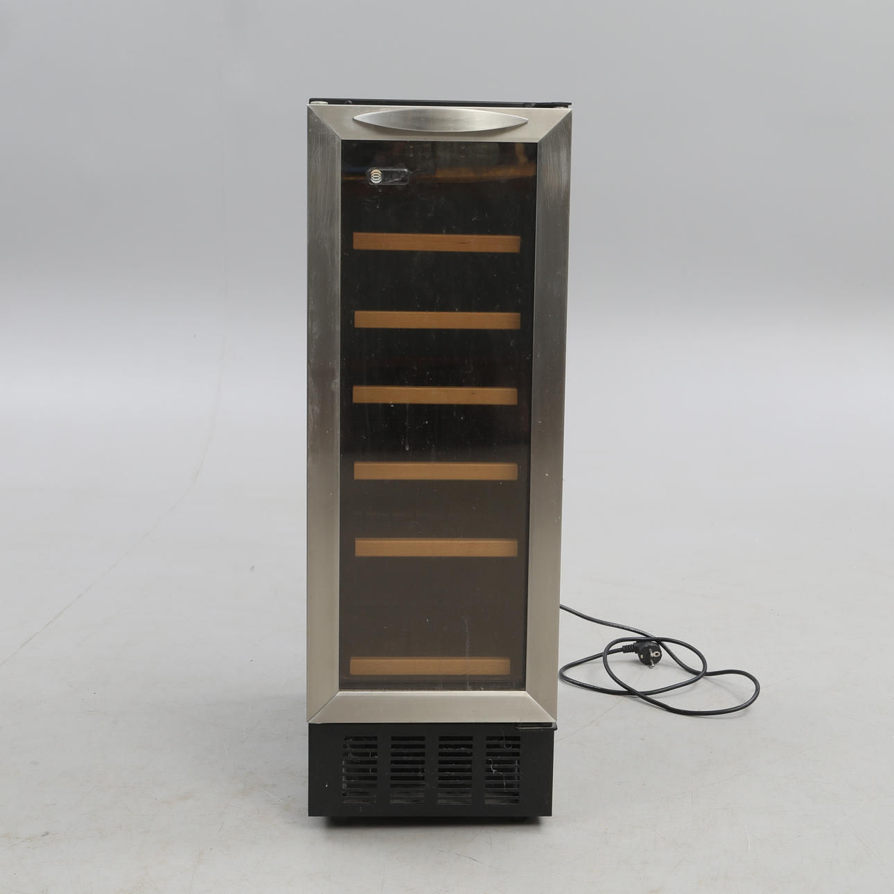 WINE COOLER, KCC, model VDK-18S.