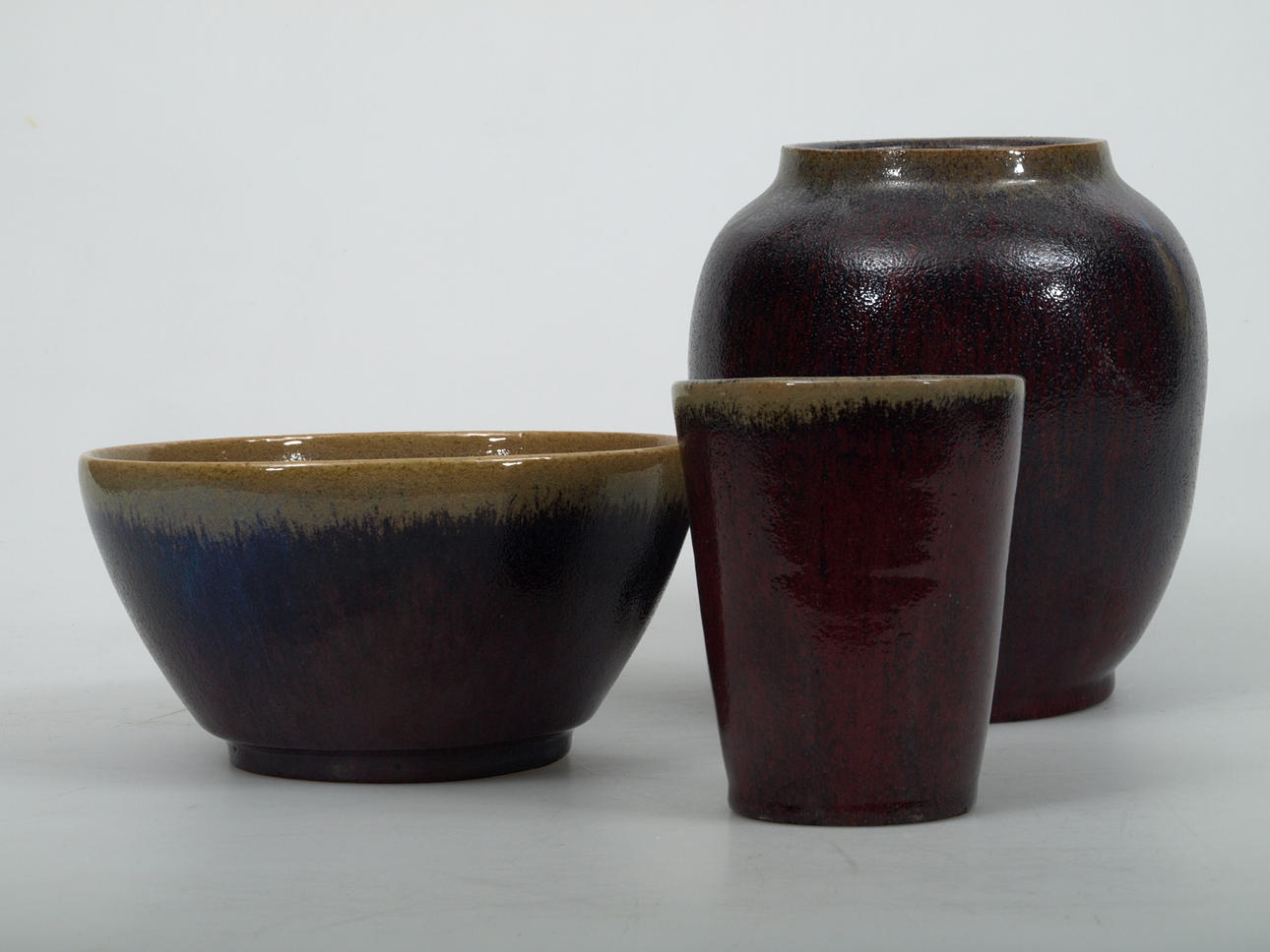 RUDOLF NILSSON. 2 vaser och en skål, stengods, signerade.