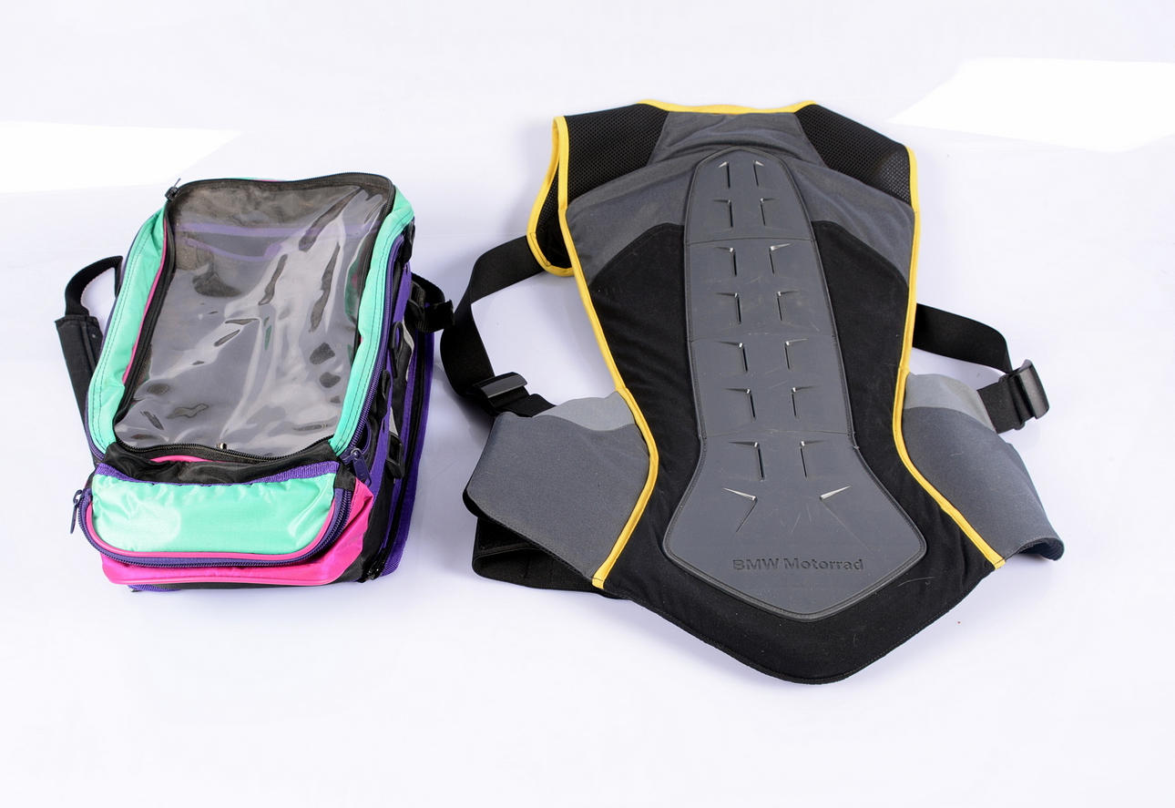 RYGGSKYDD BMW, samt tankväska.