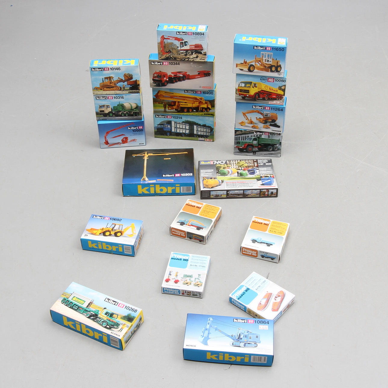 BYGGSATSER skala H0 cirka 20 stycken i originalkartonger.