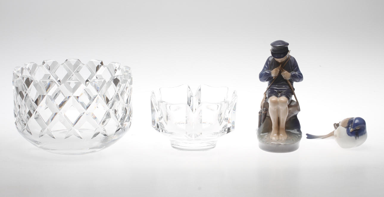 SKÅLAR, 2 st, glas, Orrefors och FIGURINER, 2 st, Royal Copenhagen och Bing & Gröndahl.
