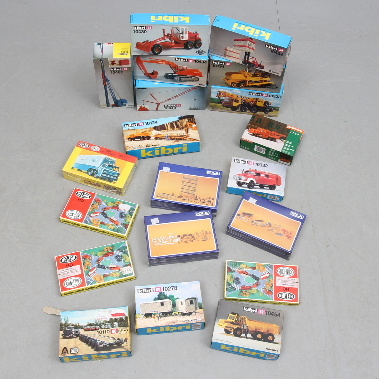 BYGGSATSER skala H0 cirka 20 stycken i originalkartonger.