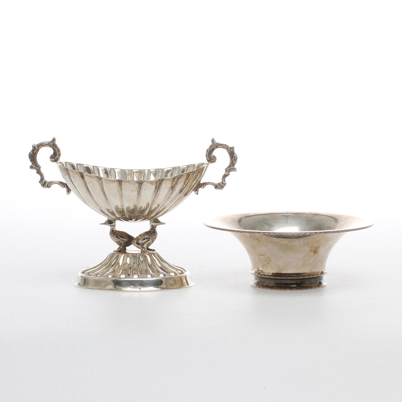 SKÅLAR 2 st silver varav en stämplad TESI Göteborg 1954.